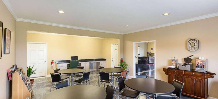 亚瑟港萨宾山口附近伊克诺小屋套房酒店(Econo Lodge Inn & Suites Port Arthur Near Sabine Pass)图片