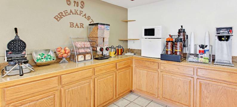 汉普郡温德姆速8酒店II号(Super 8 by Wyndham Hampshire IL)图片