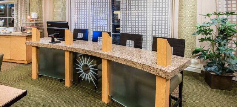 科罗拉多斯普林斯南机场拉昆塔温德姆套房酒店(La Quinta Inn & Suites by Wyndham Colorado Springs South AP)图片