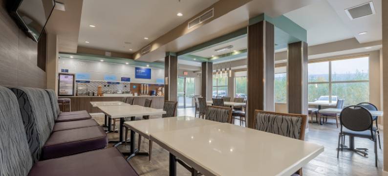 Holiday Inn Express 金(Holiday Inn Express GOLDEN-KICKING HORSE by IHG)图片