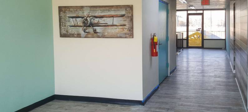 橡树林伊克诺山林小屋(Econo Lodge Oak Grove-Blue Springs)图片