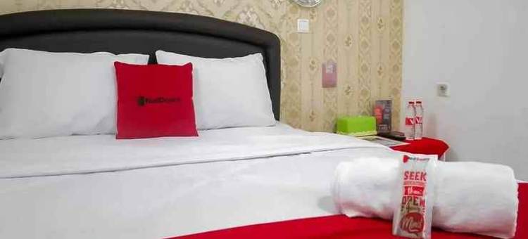 红多兹普拉斯酒店-岸朱广场(RedDoorz Plus @ Alun Alun Nganjuk)图片