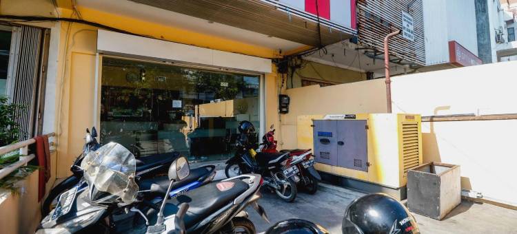 红门酒店-近帕萨尔塔拉蓬斯灵班加马辛(RedDoorz near Pasar Tarapung Siring Banjarmasin)图片