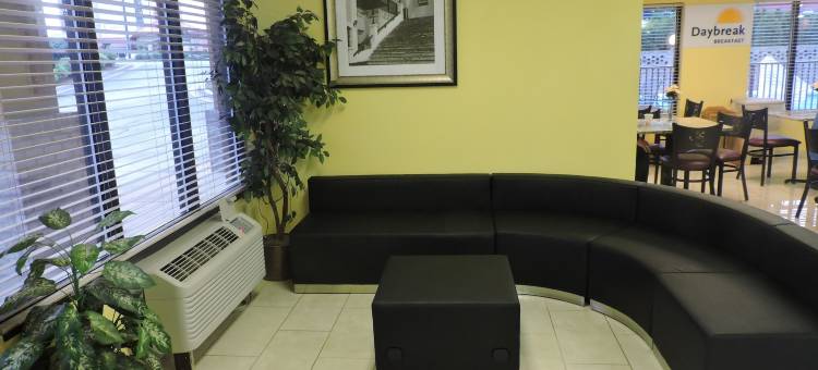 希科利/康诺弗戴斯酒店(Days Inn by Wyndham Conover-Hickory)图片