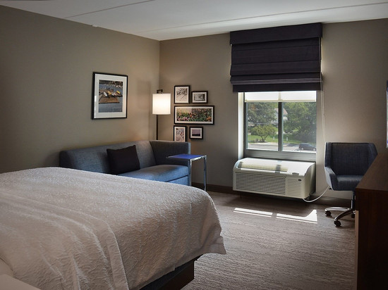 费城米迪尔希尔顿欢朋套房酒店