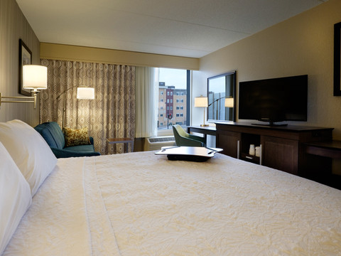 希尔顿欢朋酒店-格林贝市中心