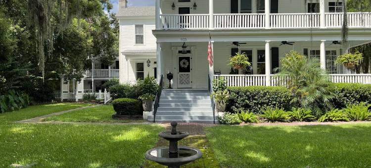 Carriage House under Live Oaks In Historic Downtown Beaufort with Patio Garden图片