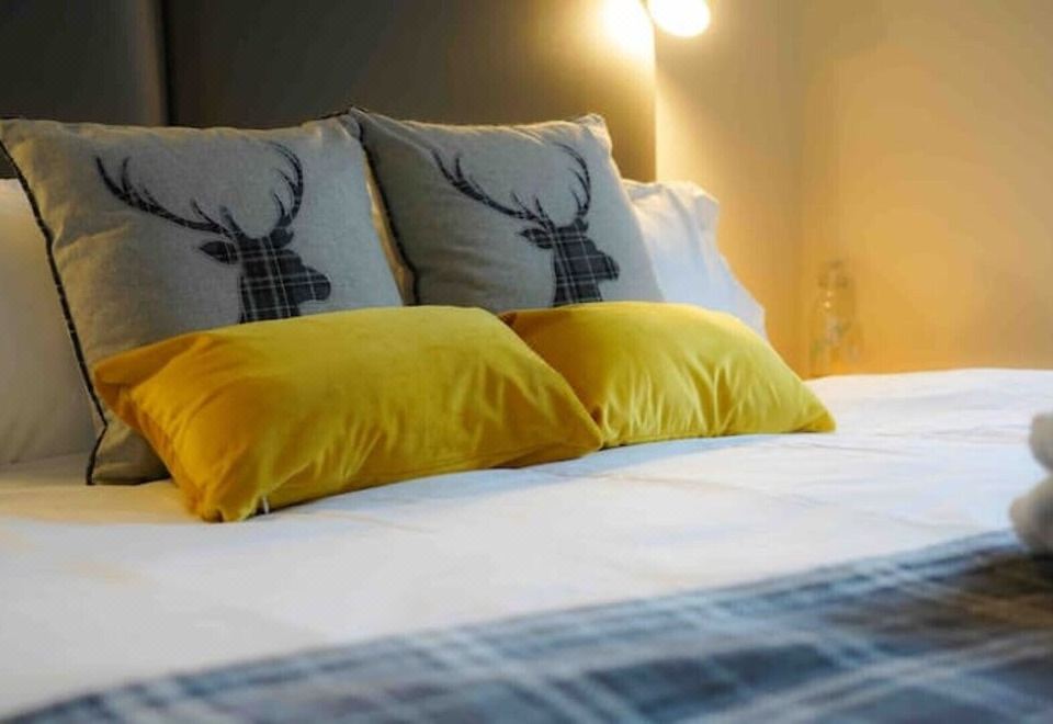 Scot’s themed  cottage ,super king bed, ideal location. Pet friendly. Hotel Overview