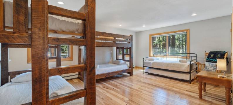 Hot Tub - Game Room - 14 beds - Across from Lake Tahoe图片
