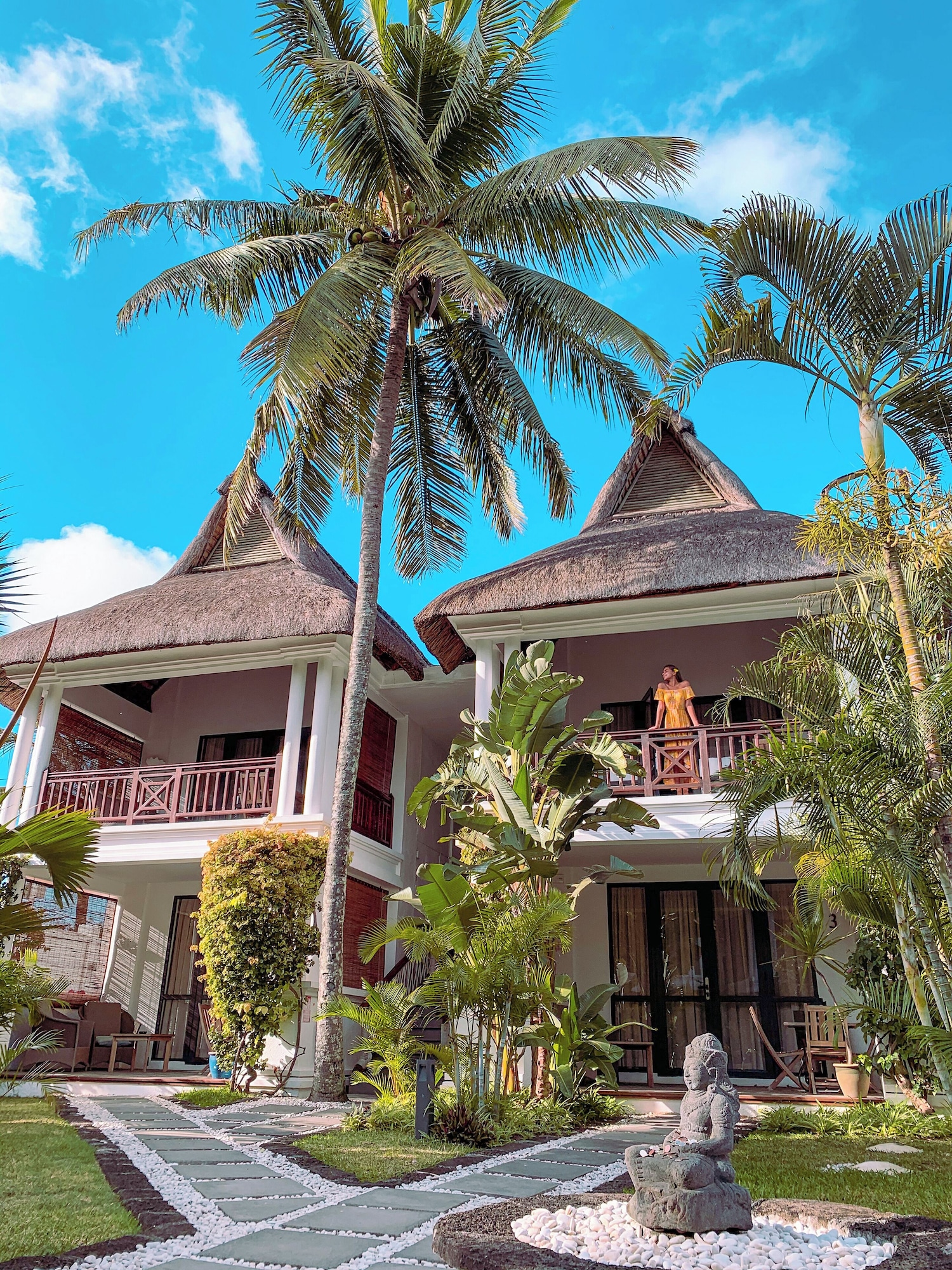 Constance Sakoa Boutik Over view