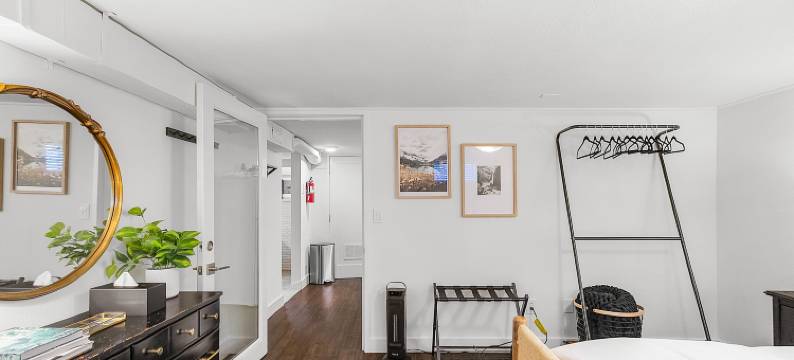 丁香法律(Lilac in Law, Picturesque Lower Unit)图片