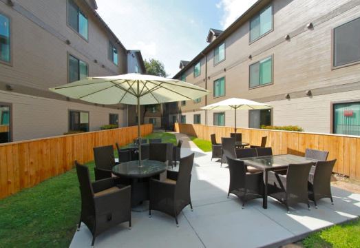 Cozy Oasis with Fast Internet and Modern Kitchen - Charming Retreat Hotel Overview