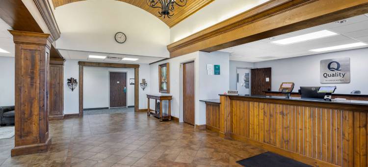 蒙特雷I-40品质套房酒店(Quality Inn & Suites Monterey I-40)图片