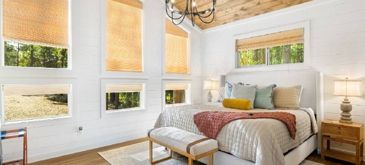 Hot Tub, Game Loft, and Cozy Patio - Stylish Bungalow Retreat图片