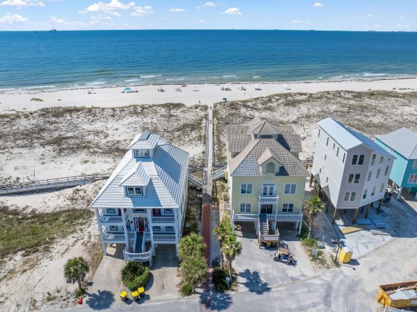 C'Est la VIE Hotel Overview