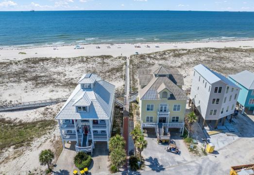 C'Est la VIE Hotel Overview