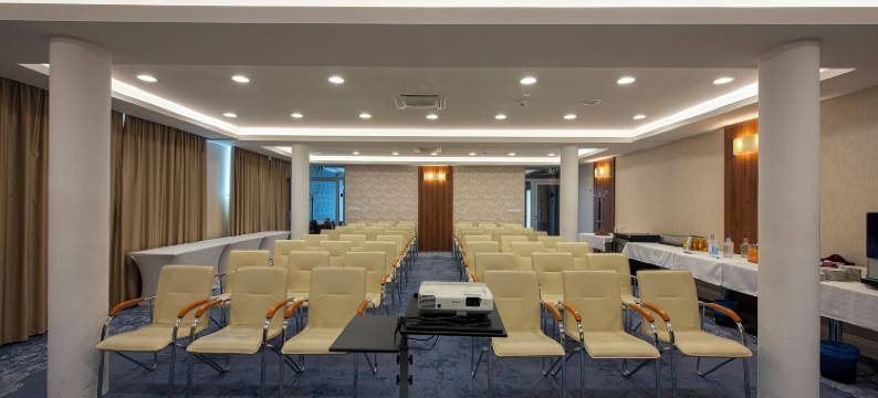 波尔加尔畅货中心酒店(Outlet Hotel Polgár)图片