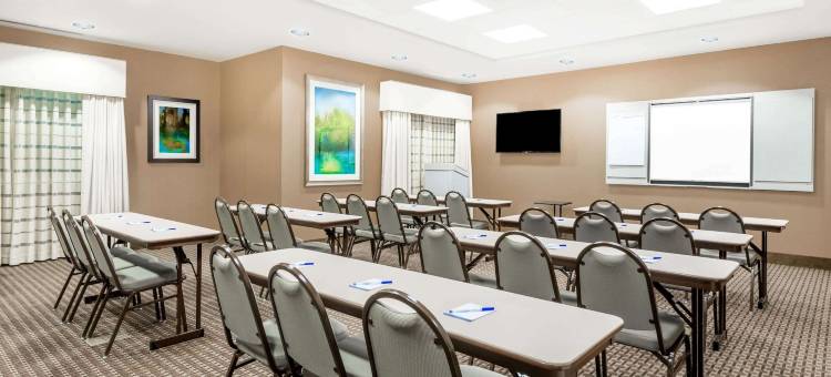 伊利呗盟套房酒店(Baymont by Wyndham Erie)图片