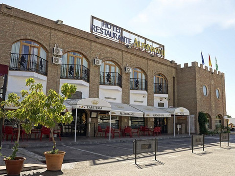 阿尔夫恩索八世酒店