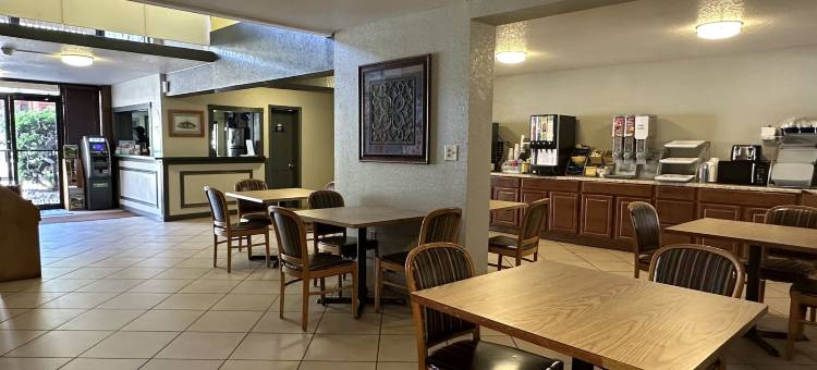 加特林堡市中心林荫道戴斯套房酒店(Days Inn & Suites by Wyndham Downtown Gatlinburg Parkway)图片