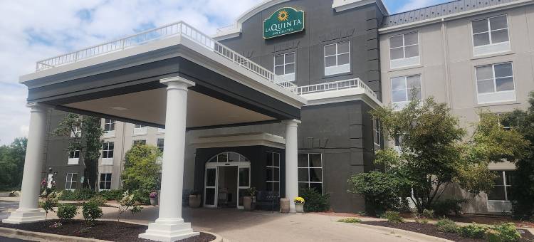 密尔沃基西南新柏林拉昆塔温德姆套房酒店(La Quinta Inn & Suites by Wyndham Milwaukee SW New Berlin)图片