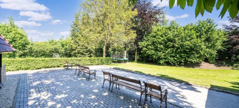 阿斯滕高尔夫球场上的大气乡村别墅(Atmospheric Country House in Asten on a Golf Course)图片