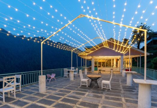 Moustache Shoja, Jibhi Hotel Overview