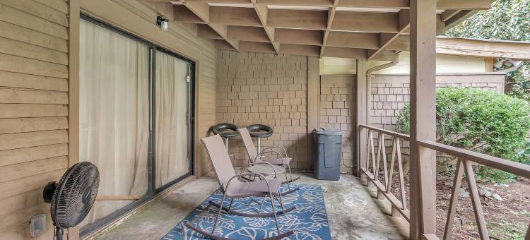 中心位置的4卧室Stonecrest公寓由RedAwning提供(Centrally Located 4Br Stonecrest Condo 4 Bedroom Condo by Redawning)图片