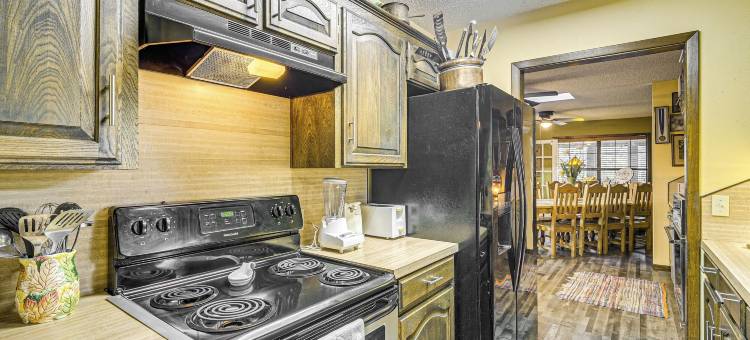 卡纳克湖畔之家：甲板、烧烤架和火坑(Lakefront Home: Deck, Grills & Fire Pit in Karnack)图片