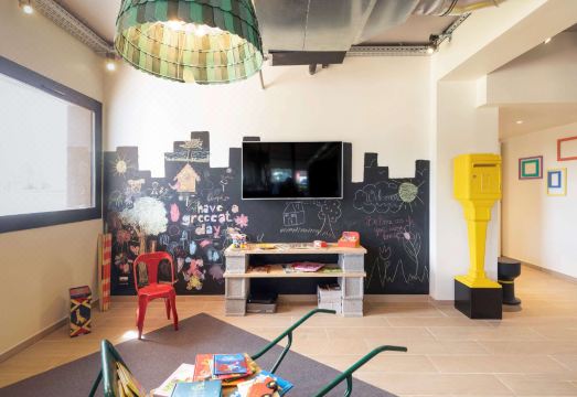 Greet Hotel Beaune Hotel Overview