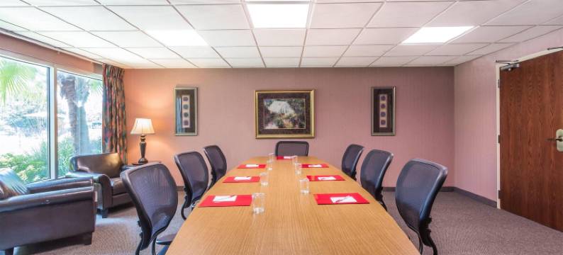 卢林华美达酒店(Ramada by Wyndham Luling)图片