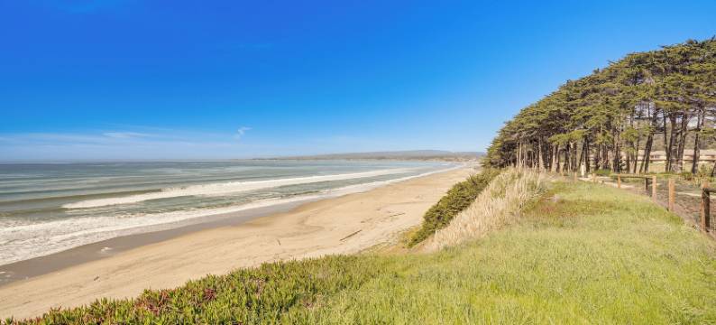 游泳、高尔夫和放松：阿普托斯的豪华联排别墅(Swim, Golf & Relax: Luxe Townhome in Aptos)图片