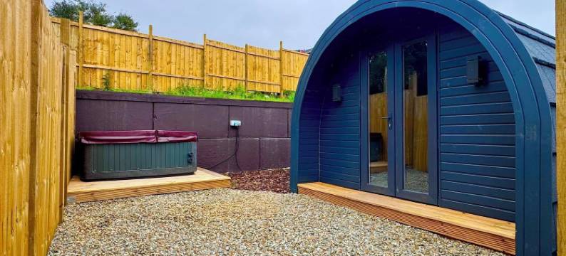 60英里旅馆 - 豪华舱带热水浴缸(60 Mile Inn - Luxury Pods with Hot Tubs)图片