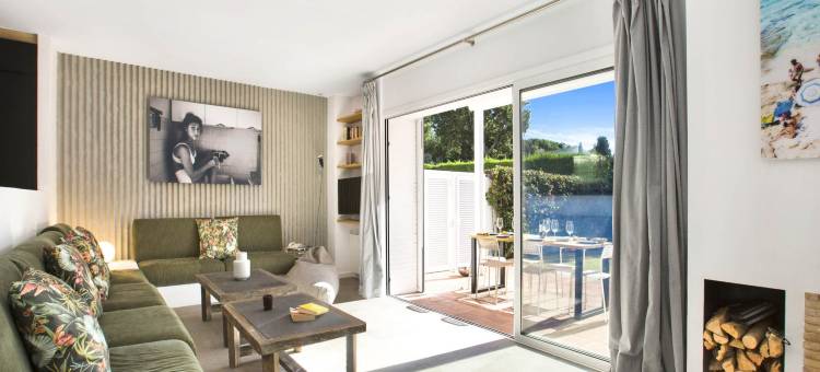 Villa near peaceful beach of Calella de图片