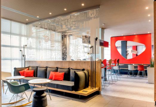 Ibis Nuernberg City am Plaerrer Hotel Overview