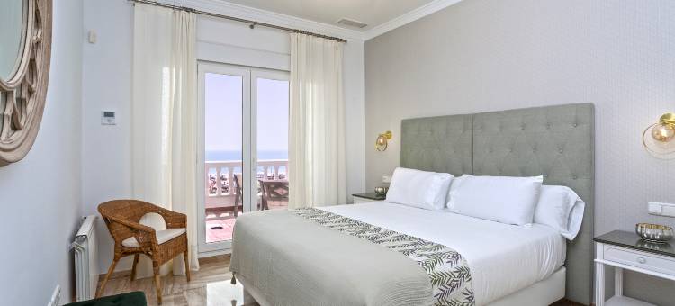 Villa with pool in front of the beach. La Barrosa图片