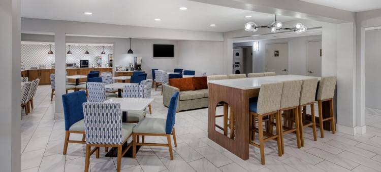 格林斯伯勒-体育场呗盟套房酒店(Baymont by Wyndham Greensboro/Coliseum)图片