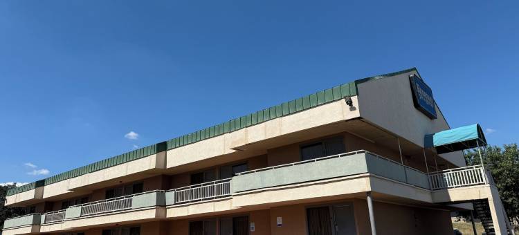 南菲耶斯塔公园罗德威套房酒店(Rodeway Inn & Suites South of Fiesta Park)图片