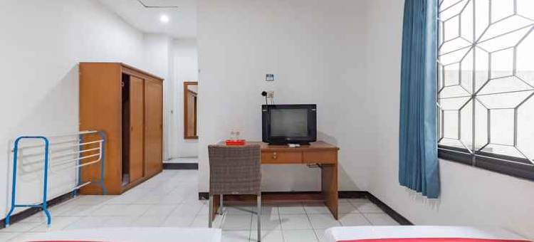 阿伦柯塔苏卡布米附近瑞德多兹酒店(RedDoorz Near Taman Kota Lapang Merdeka Sukabumi)图片