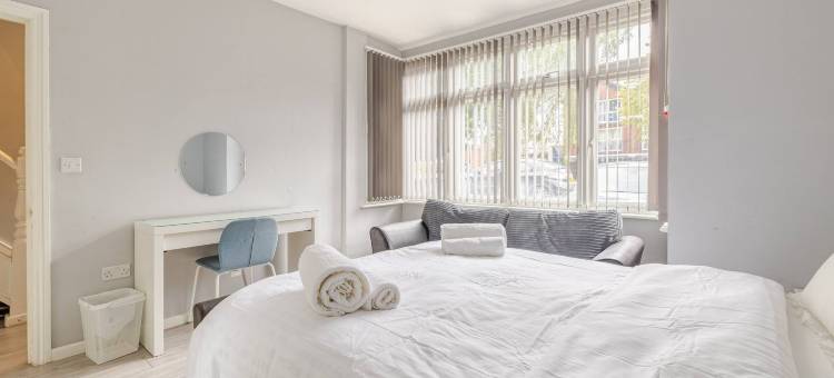 塞尔赫斯特公园宽敞四卧室房屋(Spacious 4 bedroom house in Selhurst park)图片