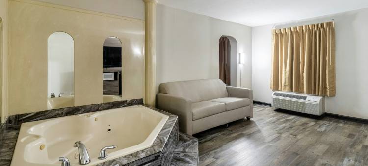 杰克逊红顶套房酒店(Red Roof Inn & Suites Jackson, TN)图片
