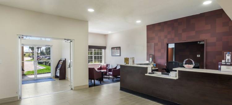 萨凡纳-I-95红顶PLUS+套房酒店(Red Roof PLUS+ & Suites Savannah - I-95)图片