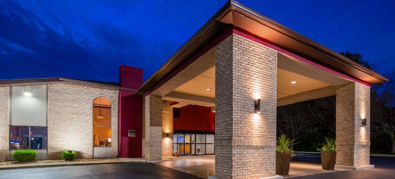 北坎通贝斯特韦斯特优质套房酒店(Best Western Plus North Canton Inn  Suites)图片