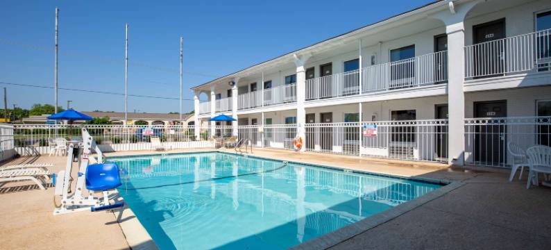 德克萨斯布赖恩 6 号开放式公寓酒店 - 大学区(Studio 6 Bryan, TX - University Area)图片