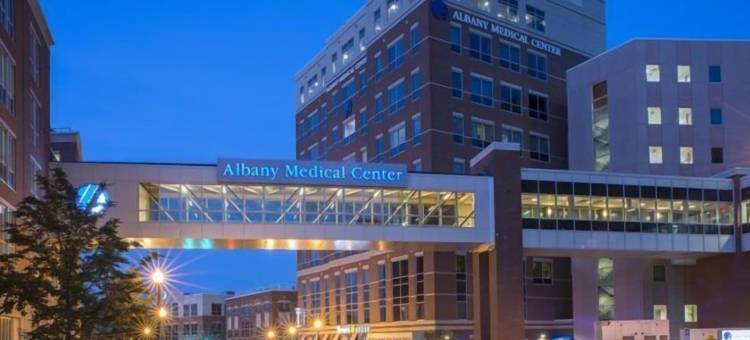 奥尔巴尼·沃尔夫路智选假日套房酒店(Holiday Inn Express & Suites ALBANY AIRPORT - WOLF ROAD by IHG)图片