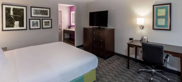 休斯顿西北拉昆塔温德姆套房酒店(La Quinta Inn & Suites by Wyndham Houston NW Brookhollow)图片