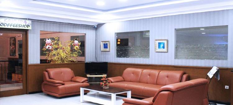 苏祖亚兰套普拉帕特酒店(Suzuya Hotel Rantau Prapat)图片