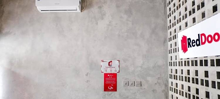 红门附近的跨工作室购物中心西布布尔 3(RedDoorz Near Trans Studio Mall Cibubur 3)图片