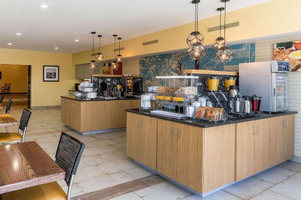 Comfort Suites BurlingtonHotel Overview