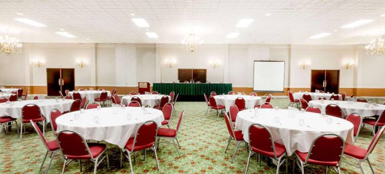 兰辛西克拉丽奥酒店及会议中心(Clarion Hotel & Conference Center Lansing West)图片